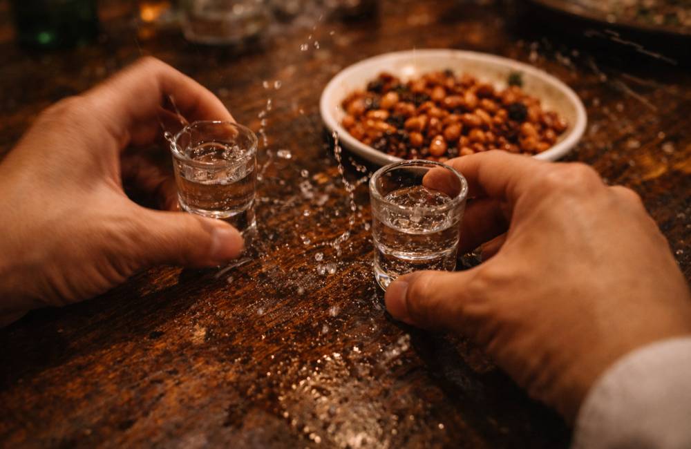 Le baijiu en Chine : cet alcool qui brûle est celui qui rapproche