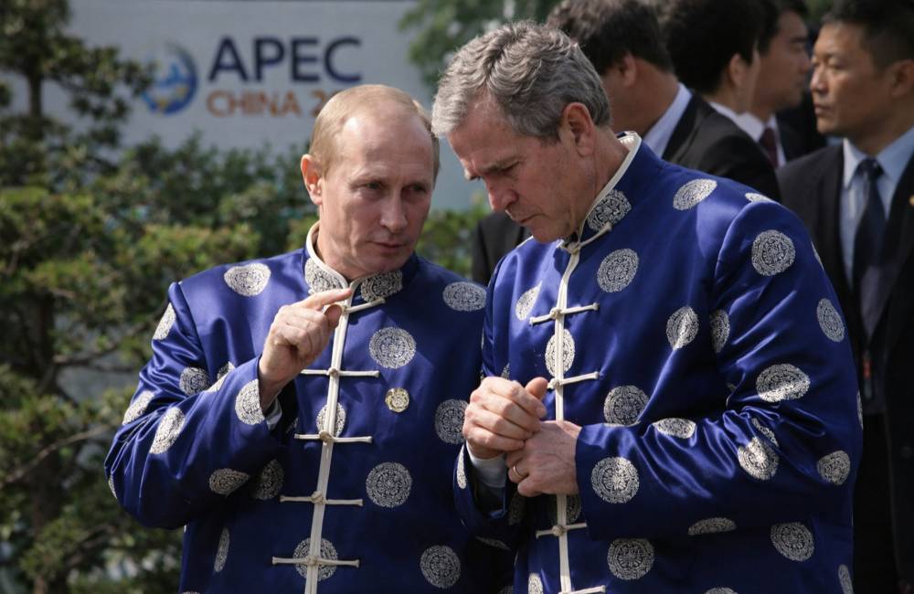 Putin et Bush, costume Tang, APEC 2001, Shanghai
