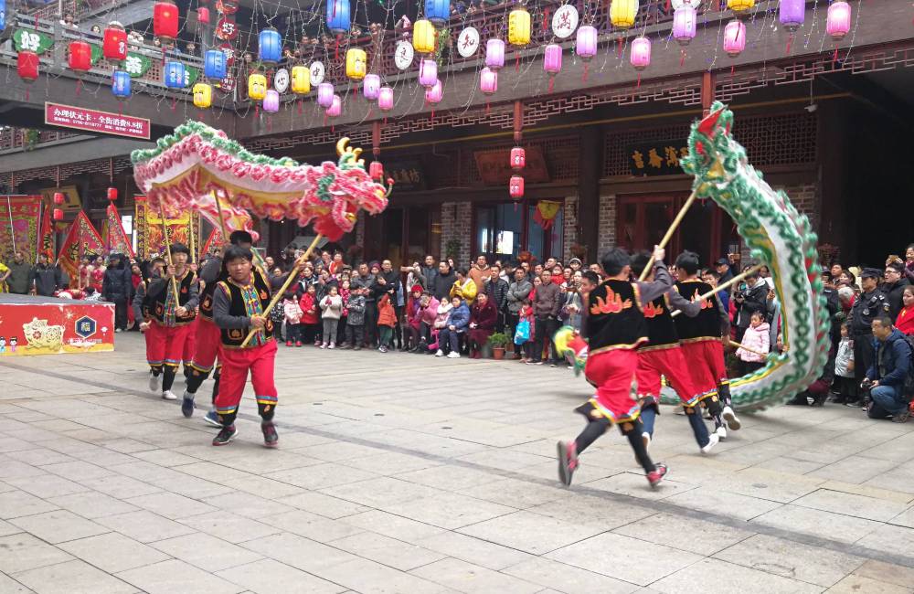 Danse traditionnelle du dragon