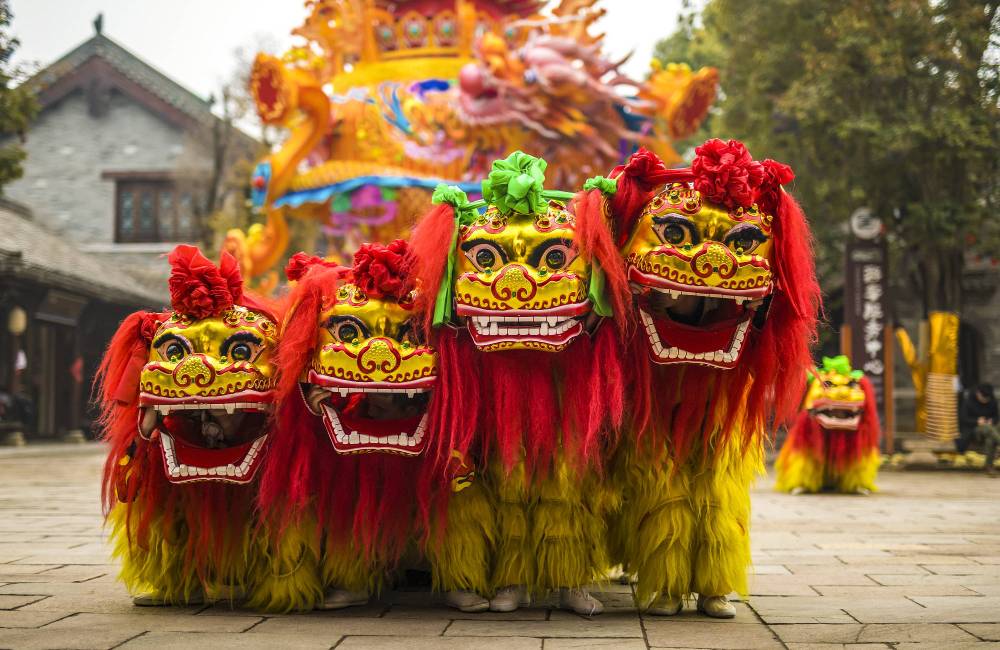 La danse du lion : l'art chinois de disparaître pour mieux exister
