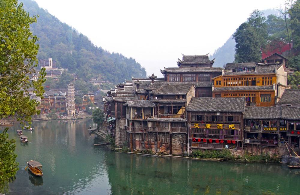Fenghuang et ses maisons sur pilotis