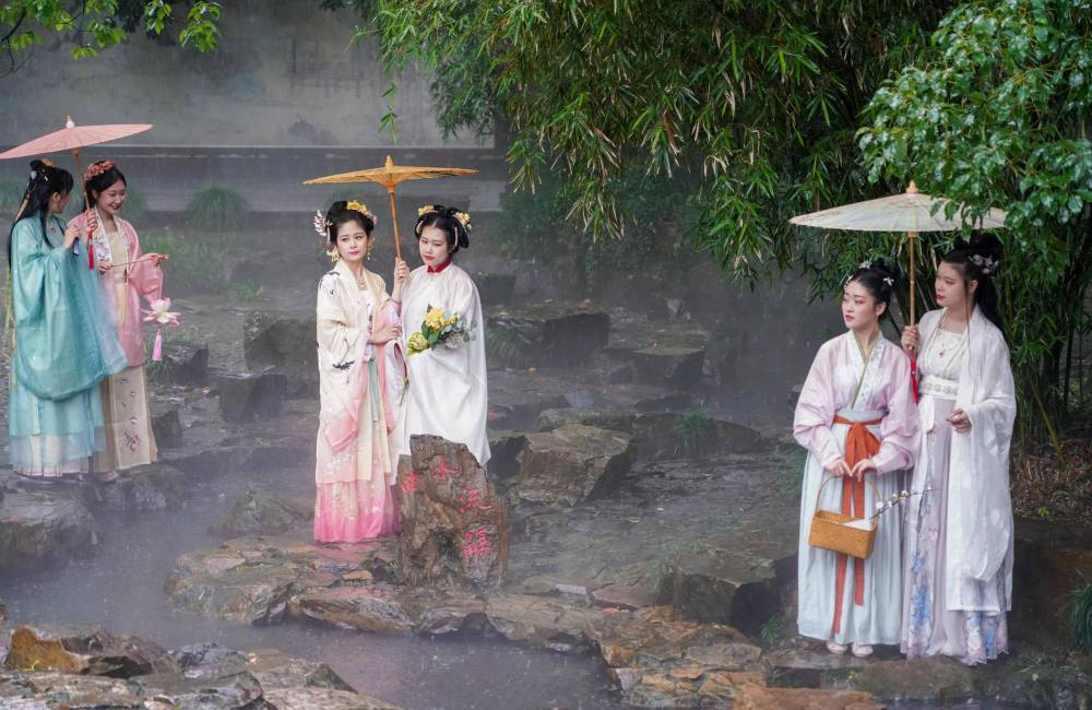 Femmes portant des robes Hanfu