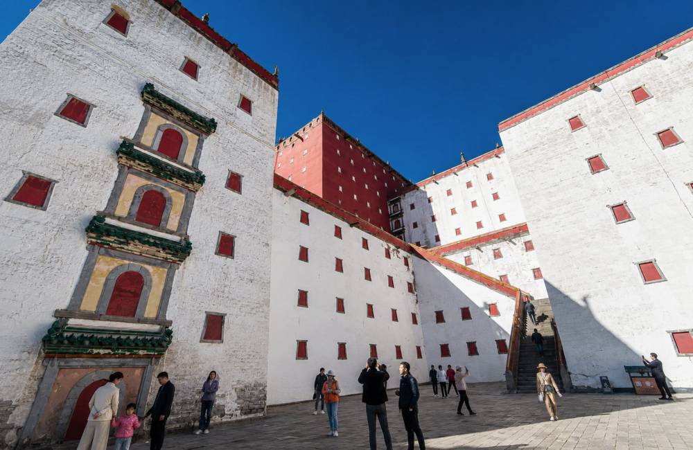 le temple de style tib&eacute;tain Putuo Zongcheng &agrave; Chengde, surnomm&eacute; le petit Potala