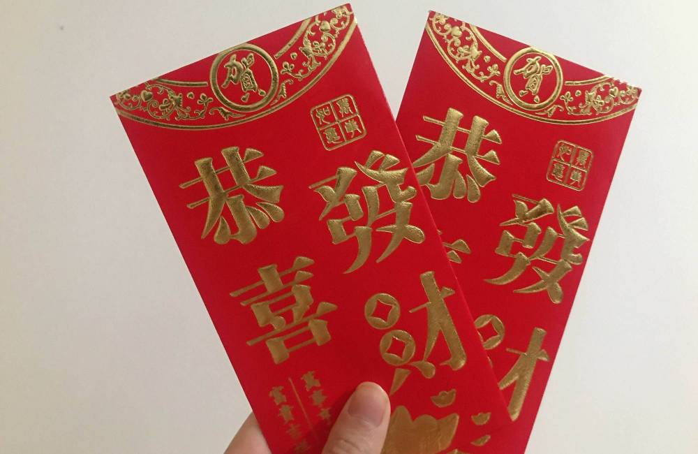 Donner une enveloppe rouge