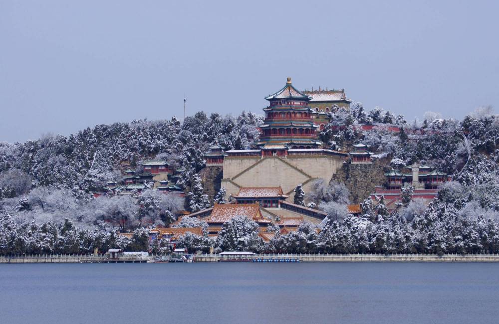 Palais d'&eacute;t&eacute; de P&eacute;kin sous la neige