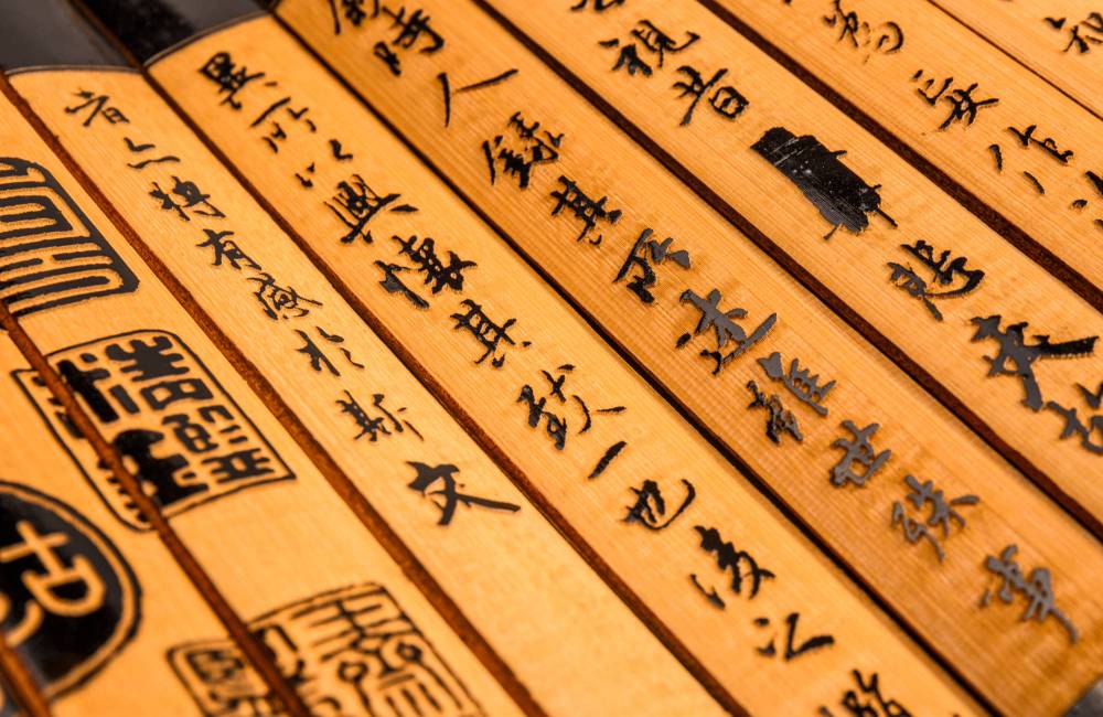 &Eacute;criture chinoise sur lamelles de bambou