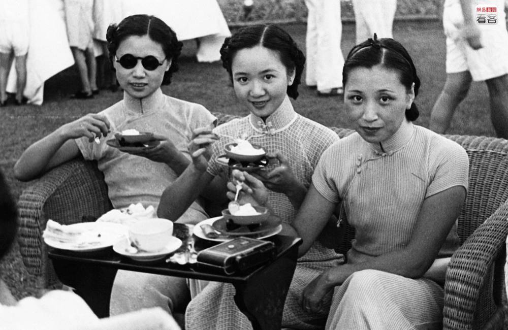 Femmes en robe Qipao &agrave; Shanghai dans les ann&eacute;es 1920