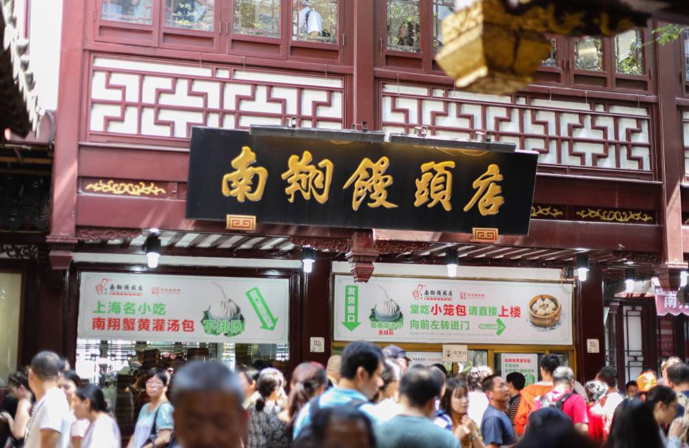 Stands de street food au bazar du jardin yu