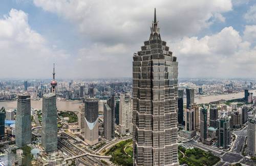 Tour Jin Mao : rencontre de l'architecture traditionnelle chinoise et du design moderne