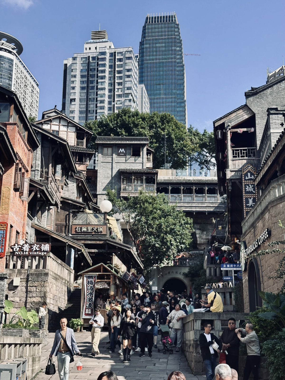 Chongqing, Chongqing Shibati, Maison traditionnelle, Ruelle ancienne, Tradition et modernit&eacute;