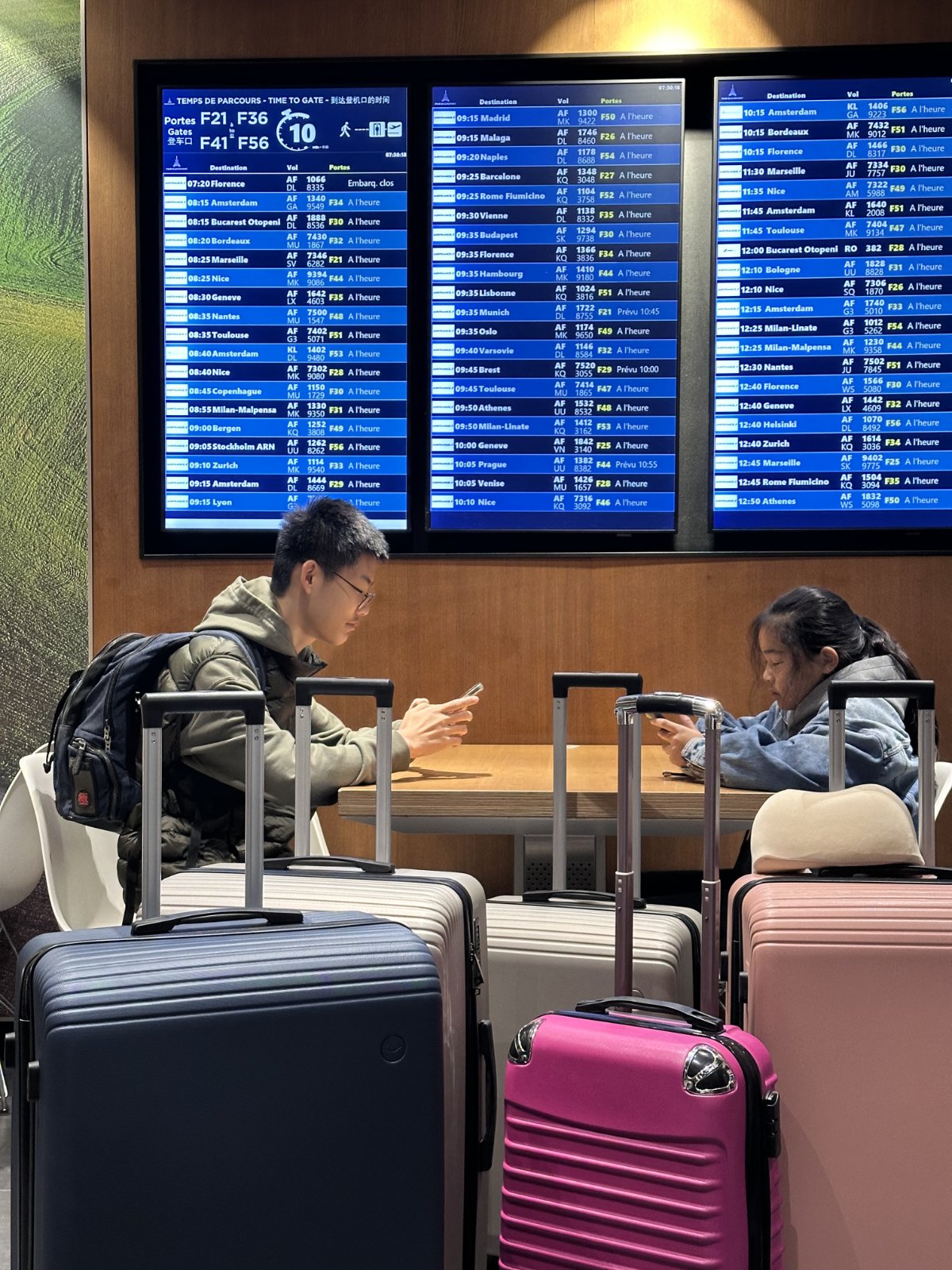 Les enfants &agrave; l'a&eacute;roport