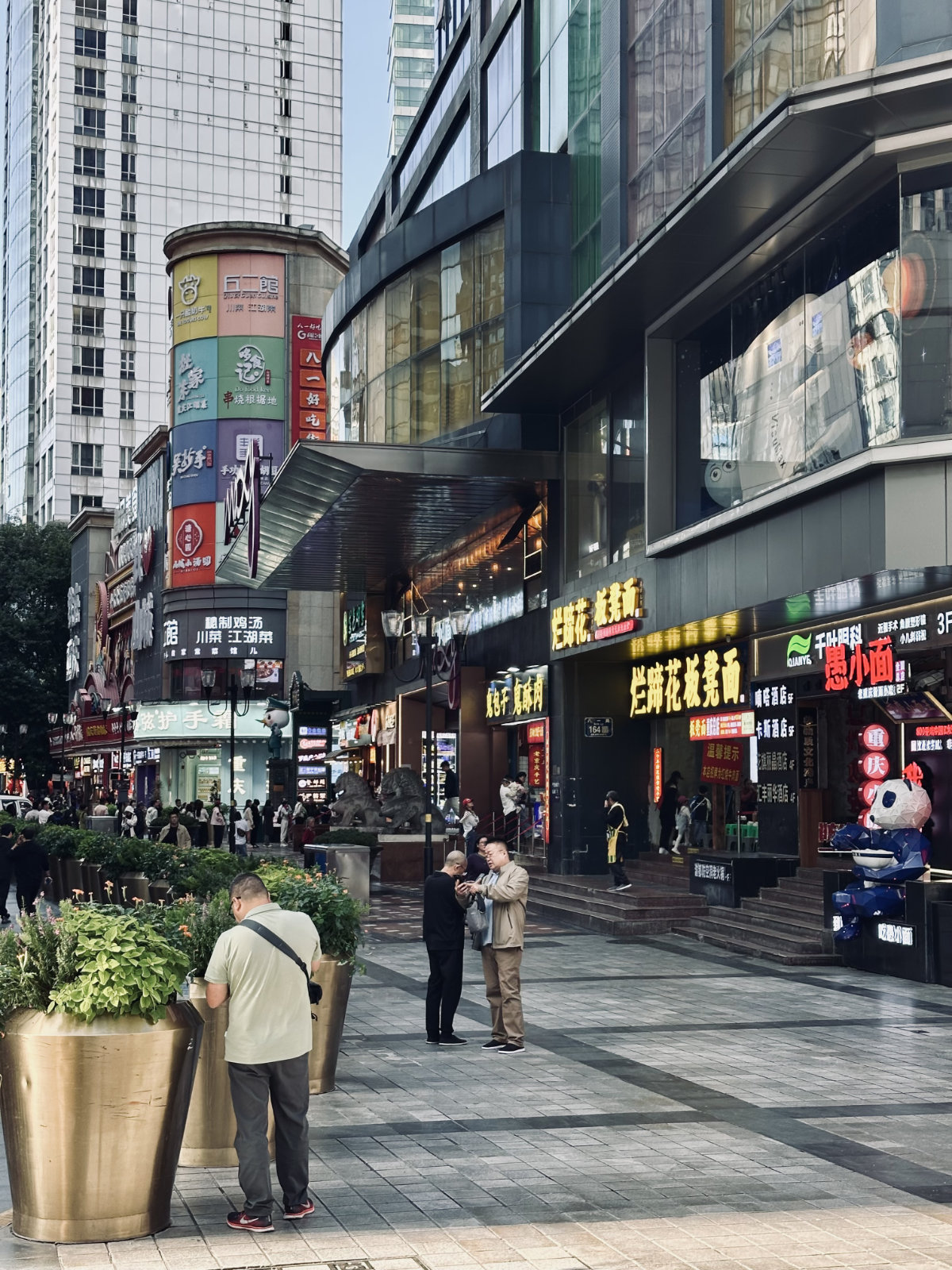 Boutique chinoise, Chine moderne, Chongqing, Chongqing Jiefangbei, Sc&egrave;ne de rue