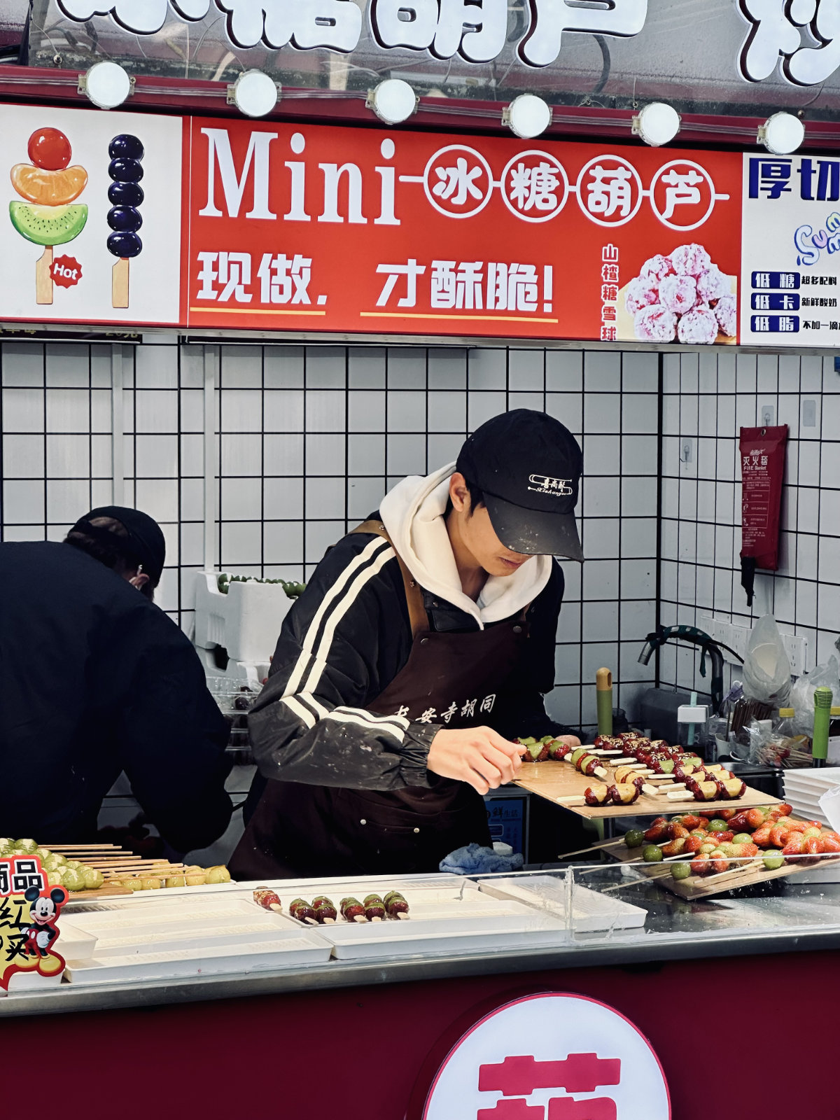 Street-food &agrave; Shenyang : fruits glac&eacute;s, gestes pr&eacute;cis et douceurs sucr&eacute;es du Nord chinois