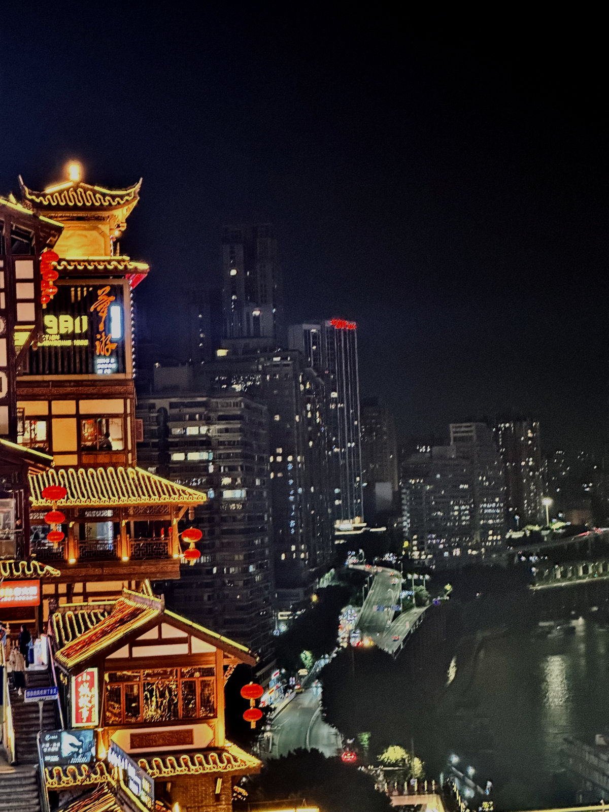 Chongqing, Chongqing Hongyadong, Chongqing la nuit, La Chine de nuit, Toits traditionnels chinois, Tradition et modernit&eacute;, Ville verticale