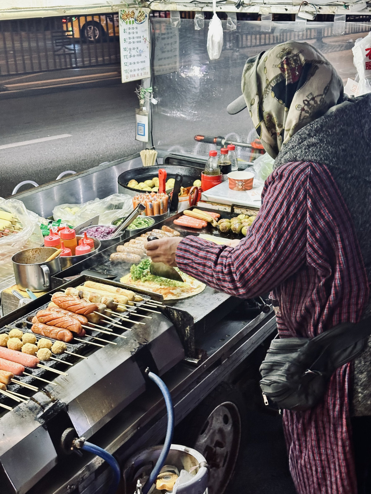 Brochettes et cr&ecirc;pes de rue &agrave; Shenyang : la chaleur du feu contre le froid du Nord