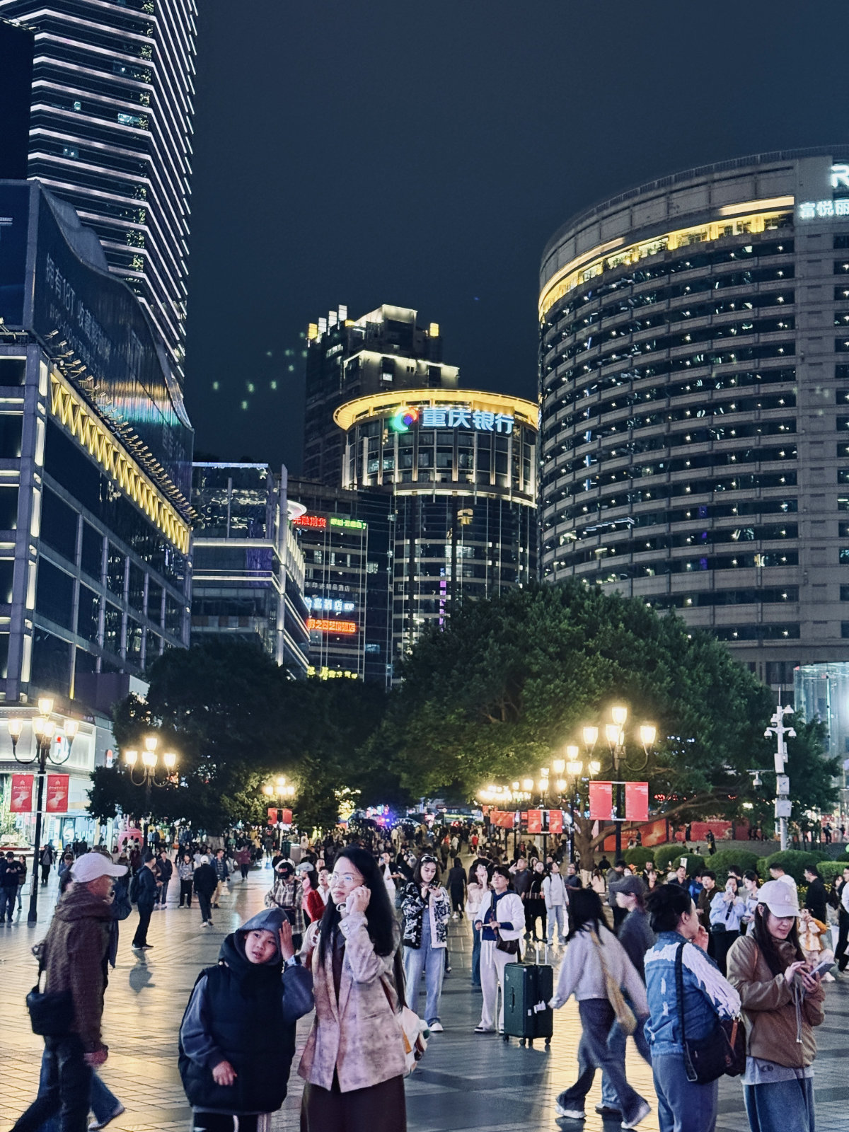 Chine moderne, Chongqing, Chongqing Jiefangbei, Chongqing la nuit, Foule, La Chine de nuit, Ville verticale
