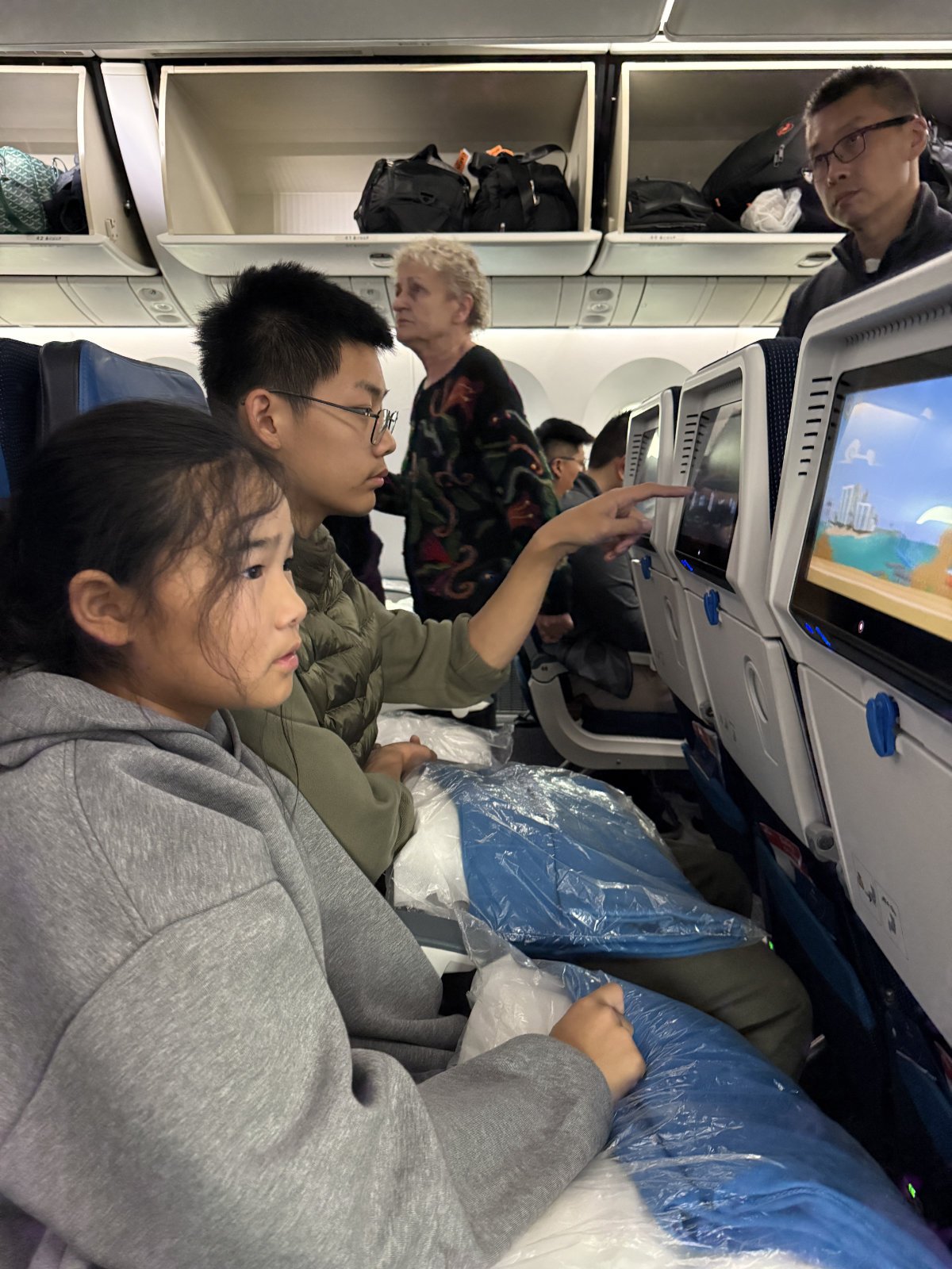 H&eacute;l&egrave;ne et Alex en avion