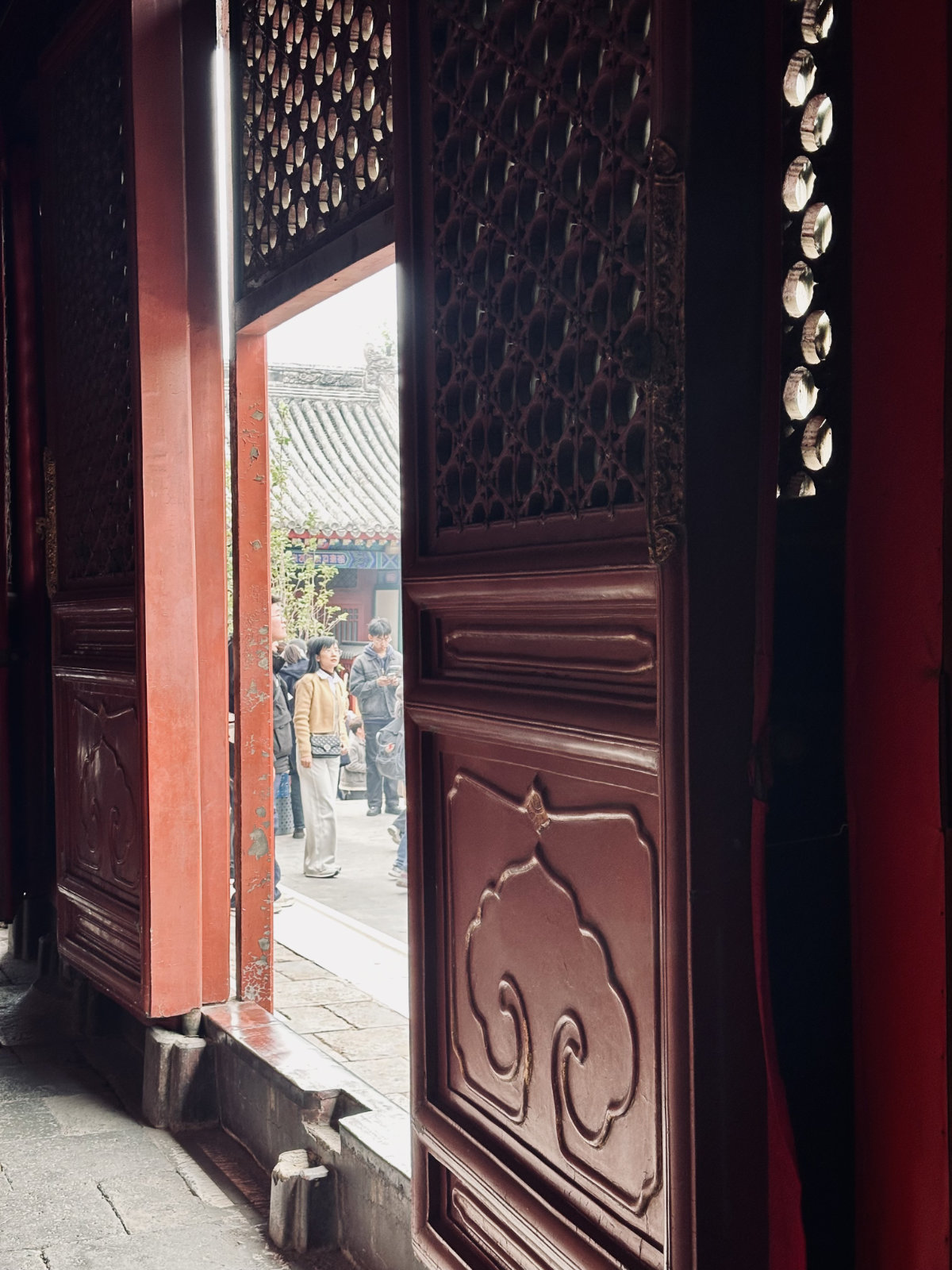 Ambiance traditionnelle, Architecture traditionnelle, D&eacute;tail architectural, Jeux d&rsquo;ombre et de lumi&egrave;re, P&eacute;kin, Temple des Lamas de P&eacute;kin
